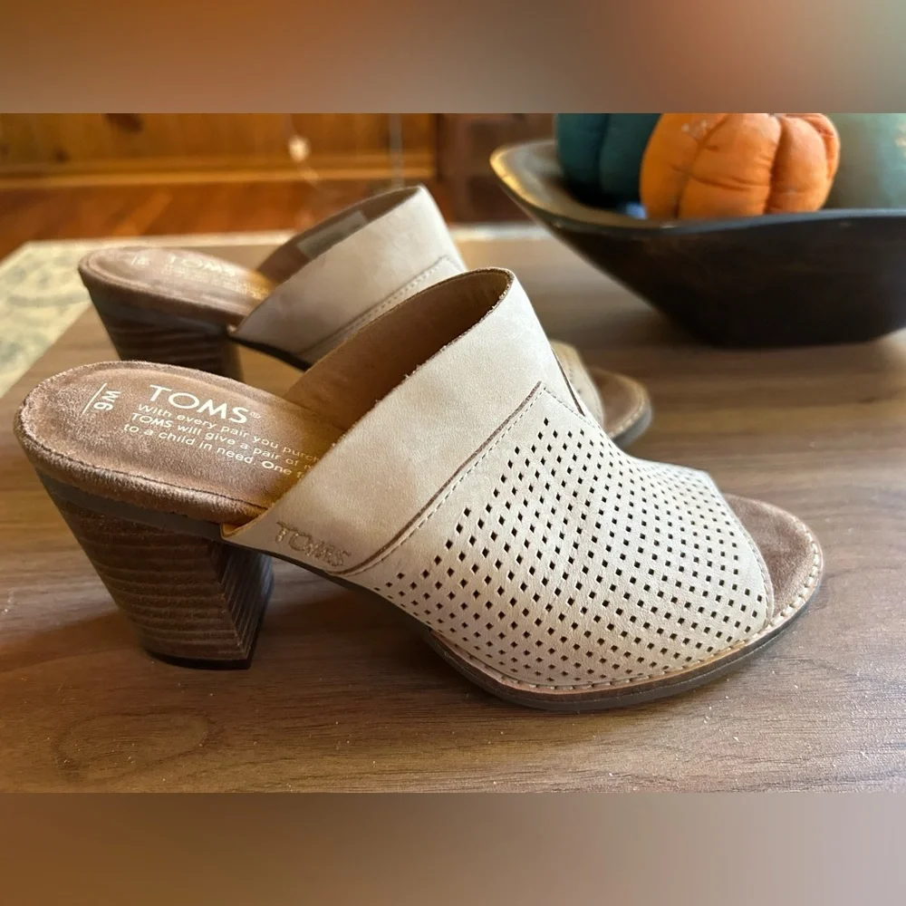 TOMS women’s sz 6 Majorca Mule sandals,sandstorm nubeck, versatile, new w/o box - Picture 4 of 10